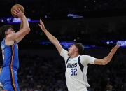 虎扑篮球-关于浓眉哥回归赛场，逆转首场状态亮眼，独行侠观众沸腾！的信息