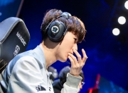 虎扑体育-包含TheShy回归赛场，惊险取胜首场状态亮眼，FPX观众沸腾！的词条