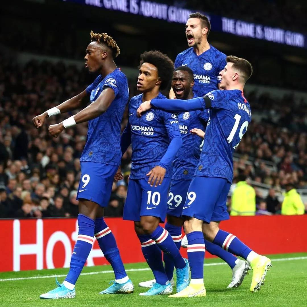  抵达他忠实的巴黎什么梗 