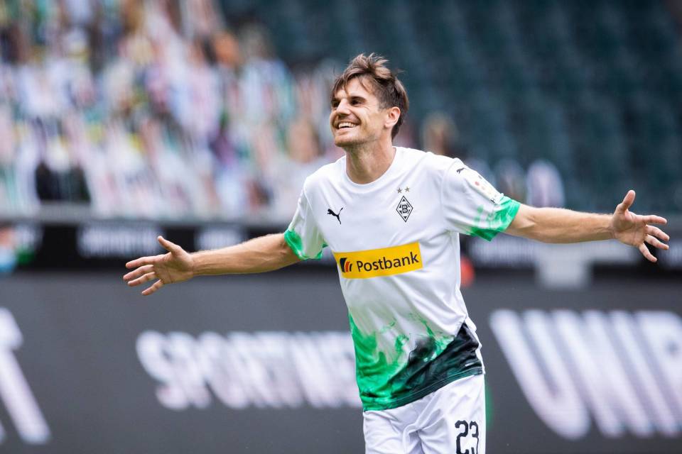 欧冠赛程吃紧，门兴格拉德巴赫赛前调整名单，引发热议，轮换策略成焦点的简单介绍