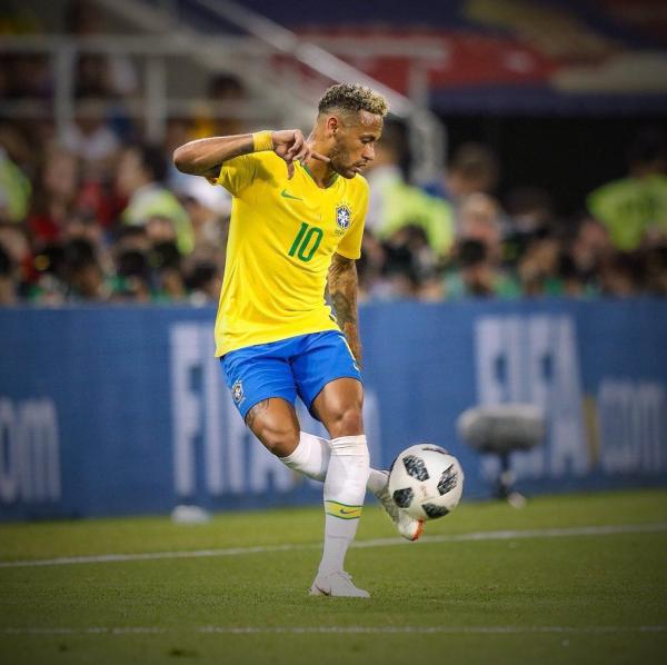 包含内马尔爆冷击败TES，比分优势明显引爆全场！的词条